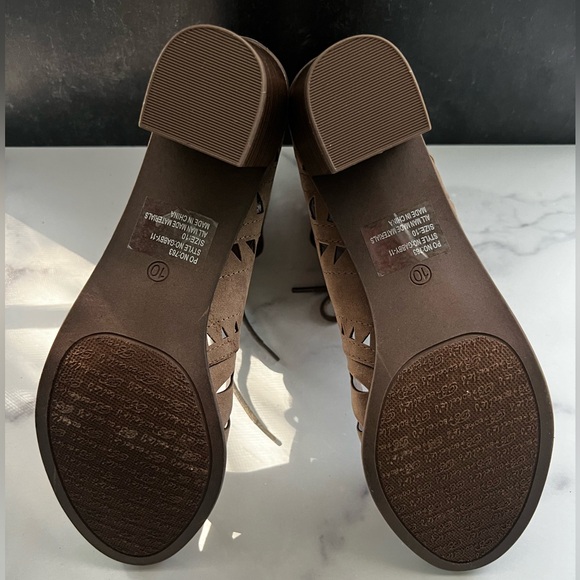 Breckelles Gabby Booties - Picture 4 of 5